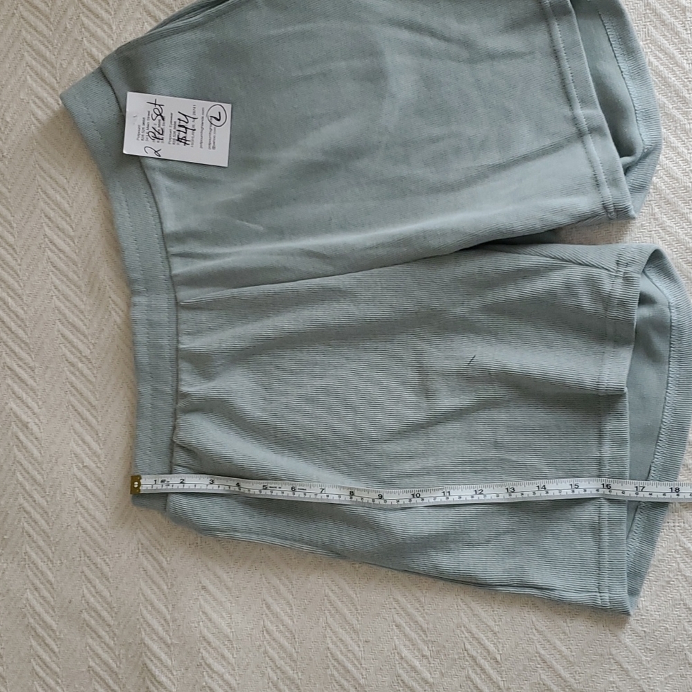 Short set - Picture 3 of 4